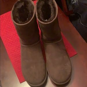 BROWN UGG BOOTS!